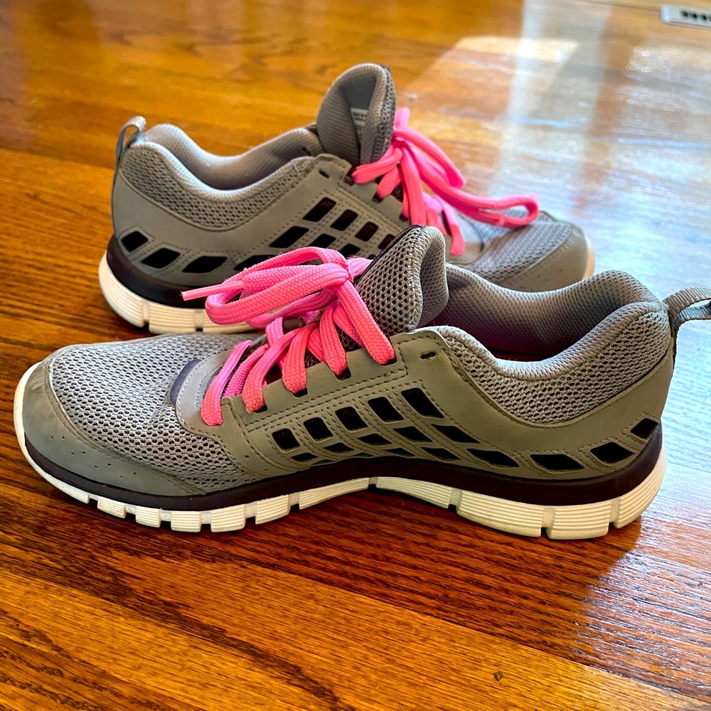 Reebok women’s Z Dual Ride running shoes.  Size 7